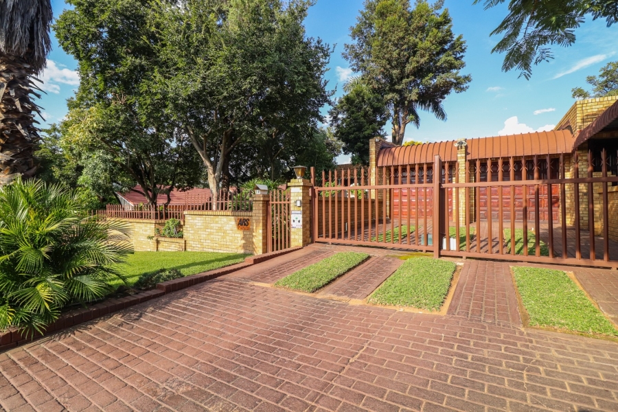 4 Bedroom Property for Sale in Safari Gardens North West